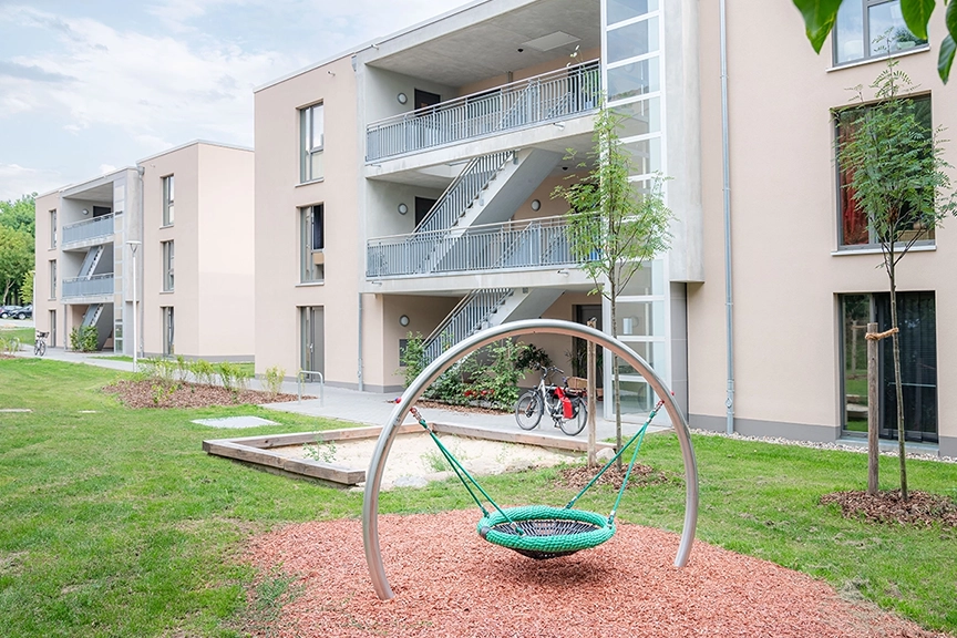 Ansicht Eingangsbereich mit Spielplatz Projekt Stralsunder Strasse